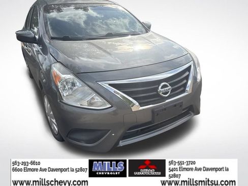 Used 2018 Nissan Versa SV FWD image 3