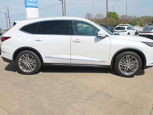 Used 2023 Acura MDX SH-AWD w/ Advance Package image 3