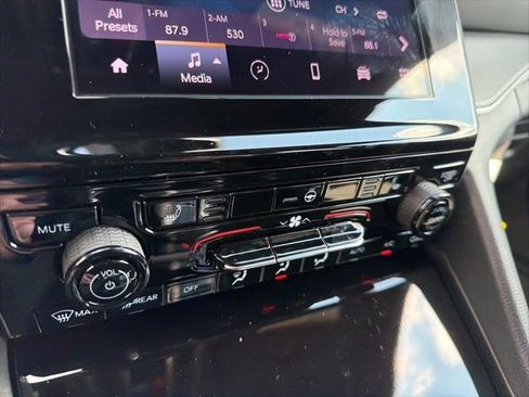 New 2025 Jeep Grand Cherokee Altitude image 18