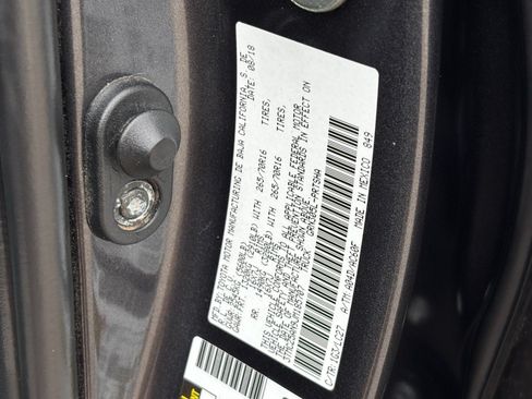 Used 2018 Toyota Tacoma TRD Off-Road AWD/4WD image 34