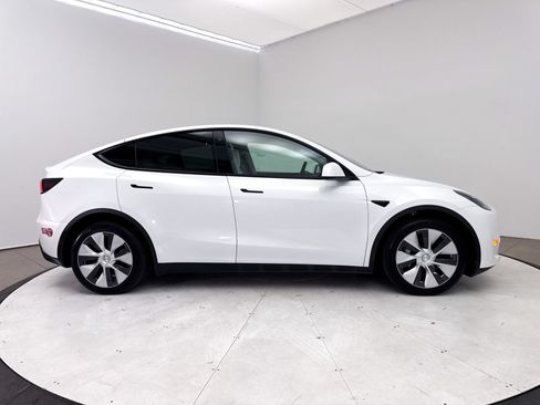 Used 2023 Tesla Model Y Long Range AWD/4WD image 38