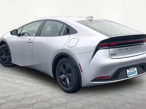 Used 2023 Toyota Prius LE image 4