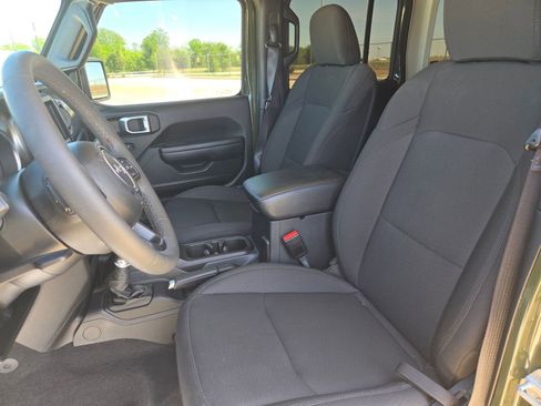 Certified 2023 Jeep Wrangler Unlimited w/ Convenience Group AWD/4WD image 10