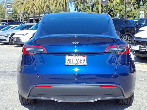 Used 2023 Tesla Model Y 2WD image 4