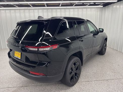 New 2025 Jeep Grand Cherokee Altitude image 6