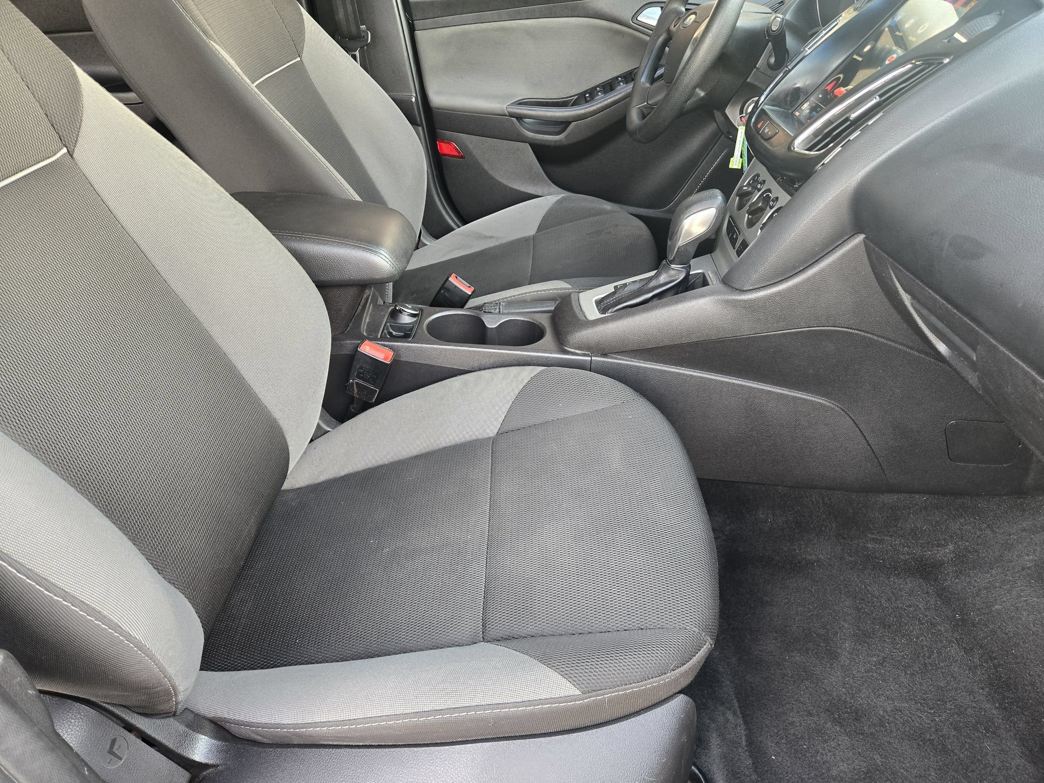 Used 2014 Ford Focus SE FWD image 13