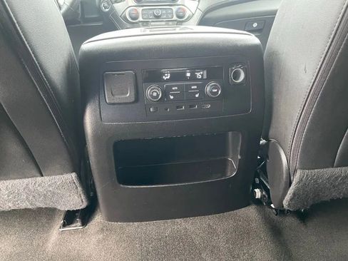 Used 2018 Chevrolet Tahoe LT w/ LT Signature Package image 19