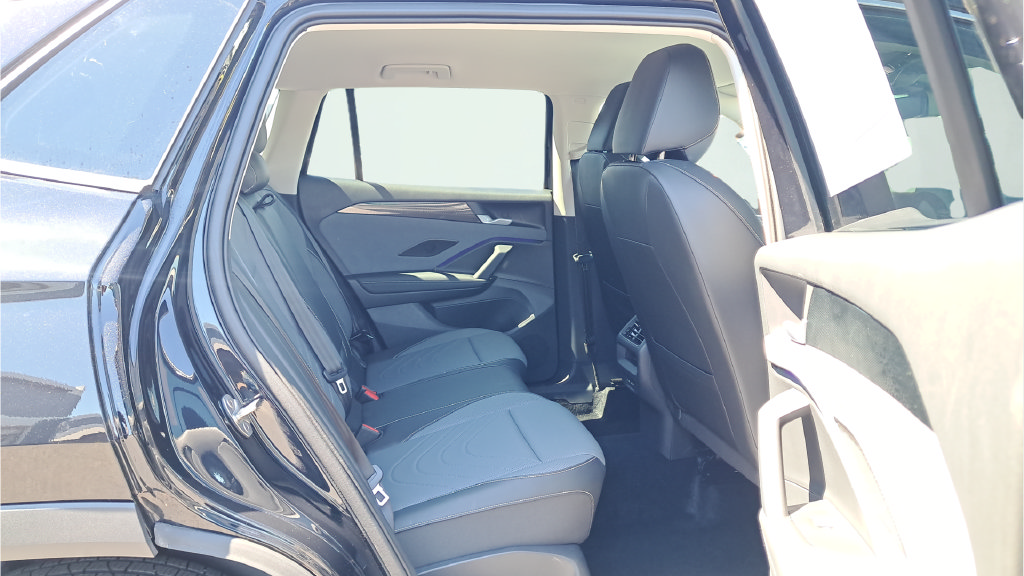 Used 2026 Volkswagen Tiguan SE AWD/4WD image 14