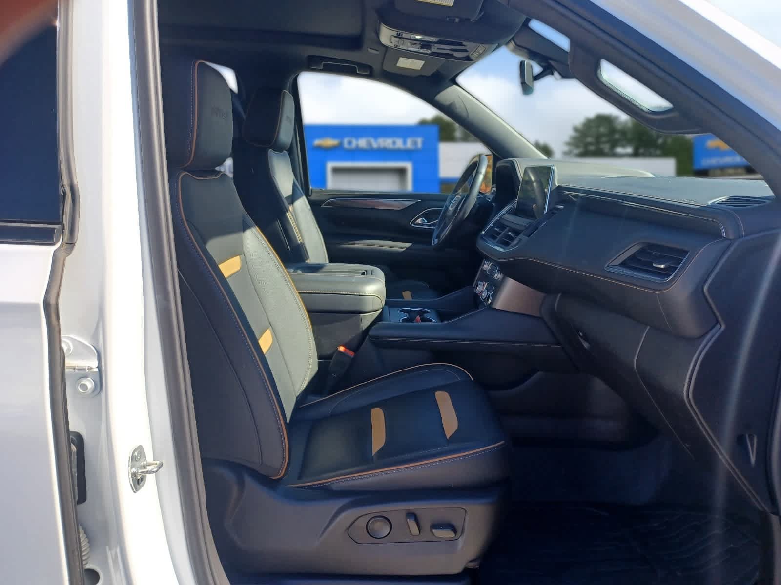 Used 2021 GMC Yukon AT4 w/ AT4 Premium Package AWD/4WD image 31