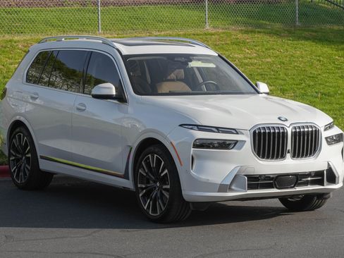 Used 2025 BMW X7 xDrive40i image 2