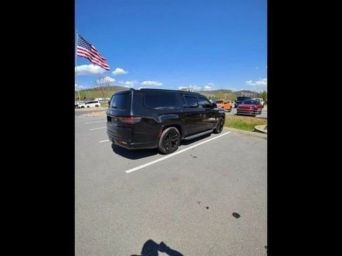 Used 2024 Jeep Wagoneer L Series II w/ Convenience Group I image 13