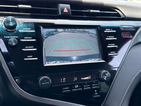 Used 2019 Toyota Camry SE FWD image 30