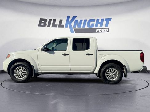 Used 2021 Nissan Frontier SV image 2