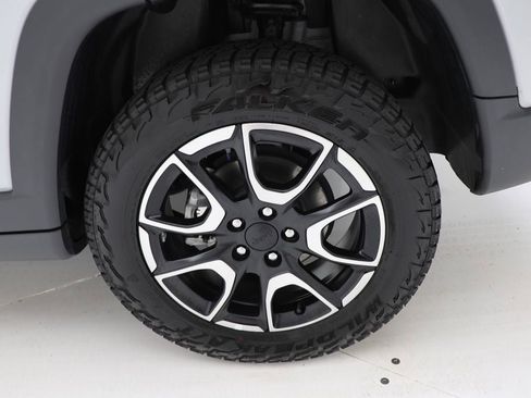 Used 2024 Jeep Compass Trailhawk image 9