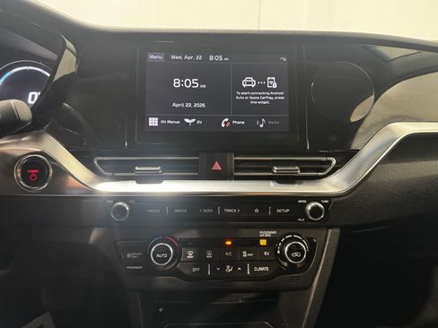 Used 2022 Kia Niro EX FWD image 11