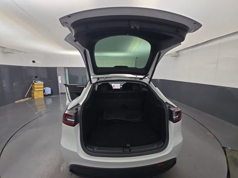 Used 2023 Tesla Model Y Long Range AWD/4WD image 40
