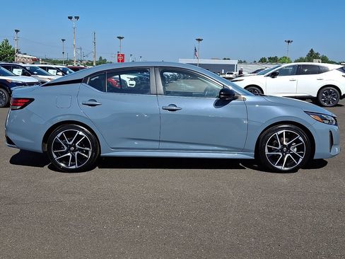 Certified 2024 Nissan Sentra SR FWD image 7