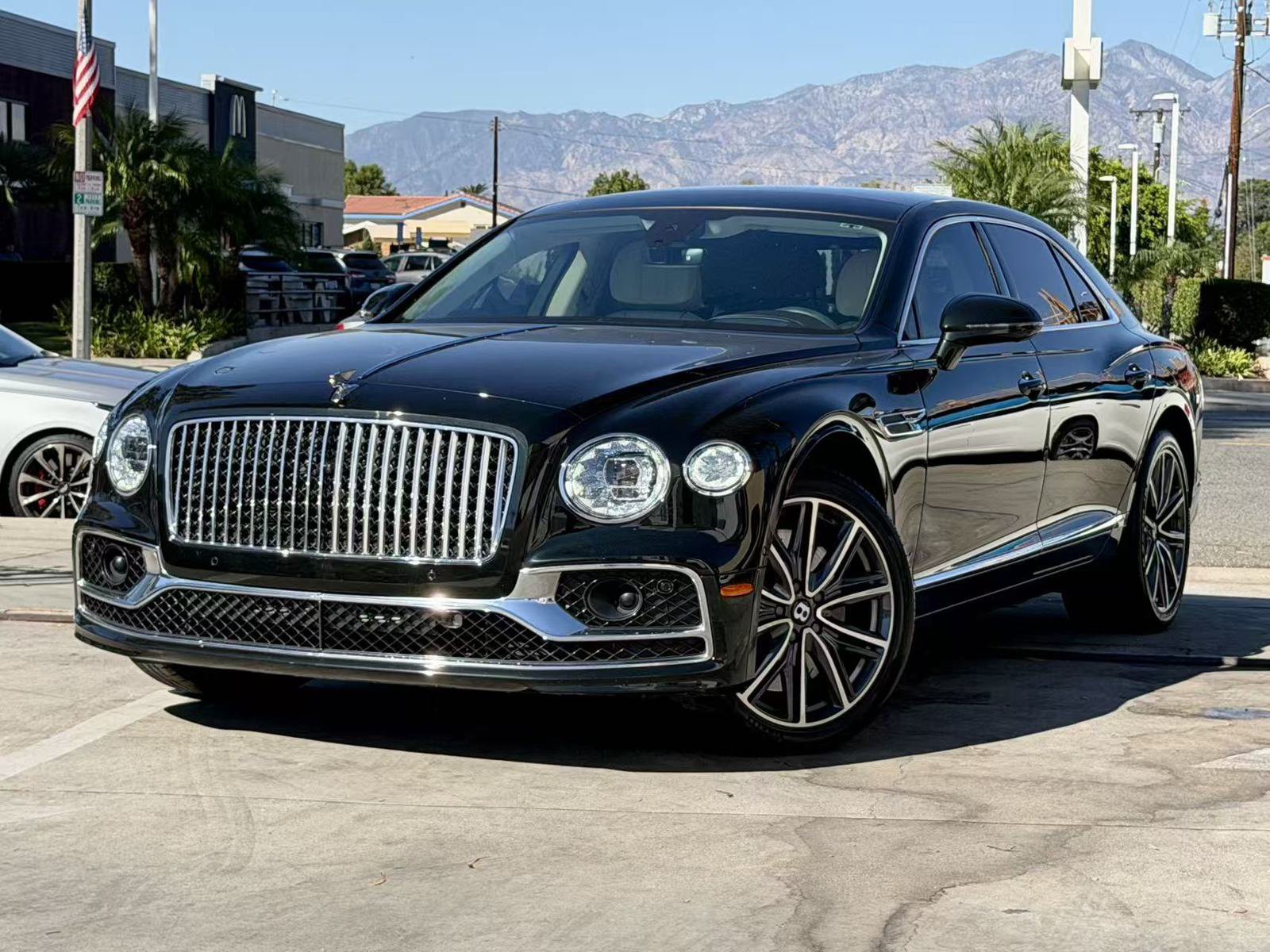 Used 2022 Bentley Flying Spur Plug-In Hybrid AWD/4WD image 2