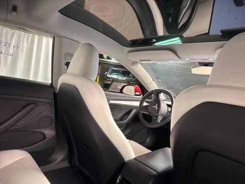 Used 2023 Tesla Model 3 Performance image 9