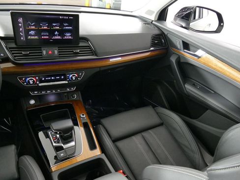 Used 2023 Audi Q5 2.0T Prestige w/ Prestige Package image 7