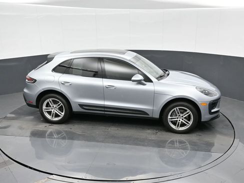 Certified 2022 Porsche Macan AWD/4WD image 31