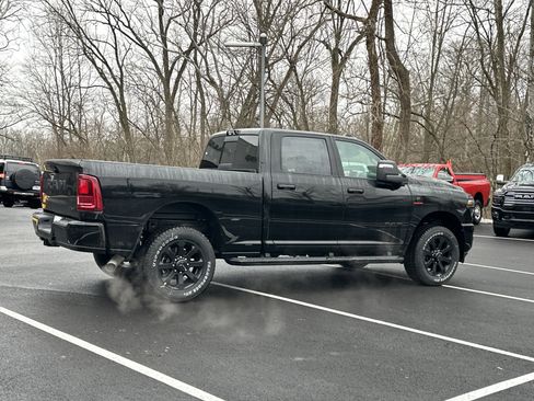 New 2026 RAM 2500 Laramie AWD/4WD image 18