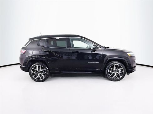 Used 2025 Jeep Compass Limited w/ Elite Group AWD/4WD image 8