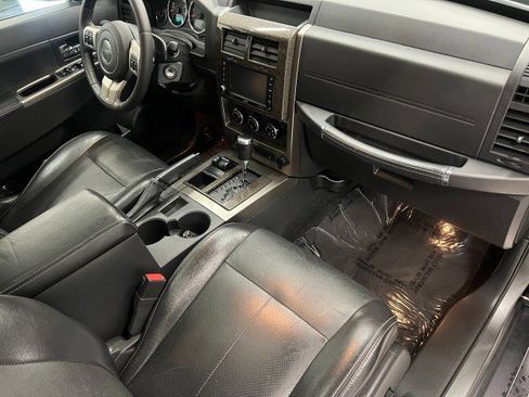 Used 2012 Jeep Liberty Limited Jet w/ Comfort/Convenience Group image 15