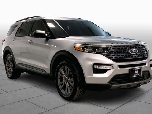 Used 2021 Ford Explorer XLT w/ Equipment Group 202A image 2