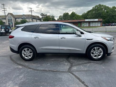 Used 2021 Buick Enclave Essence w/ Sound and Sites Package AWD/4WD image 5