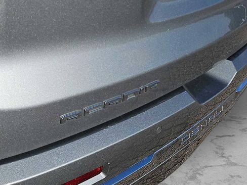 Used 2023 GMC Acadia Denali w/ Denali Technology Package image 11