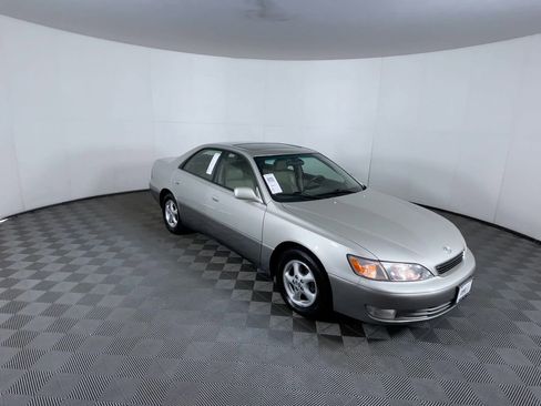 Used 1998 Lexus ES 330 image 2
