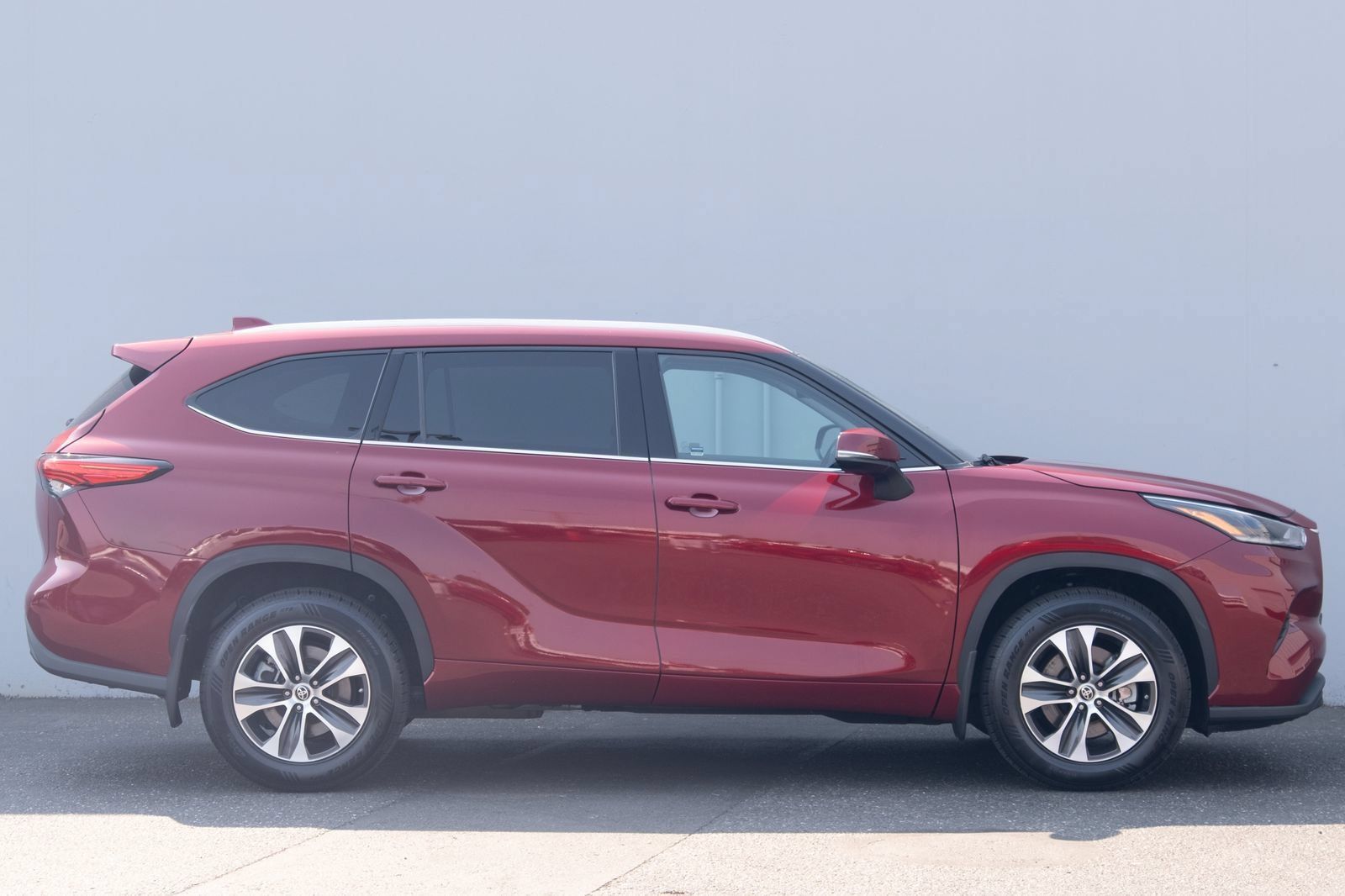Used 2021 Toyota Highlander XLE AWD/4WD image 28