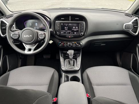 Used 2025 Kia Soul LX w/ LX Technology Package FWD image 22