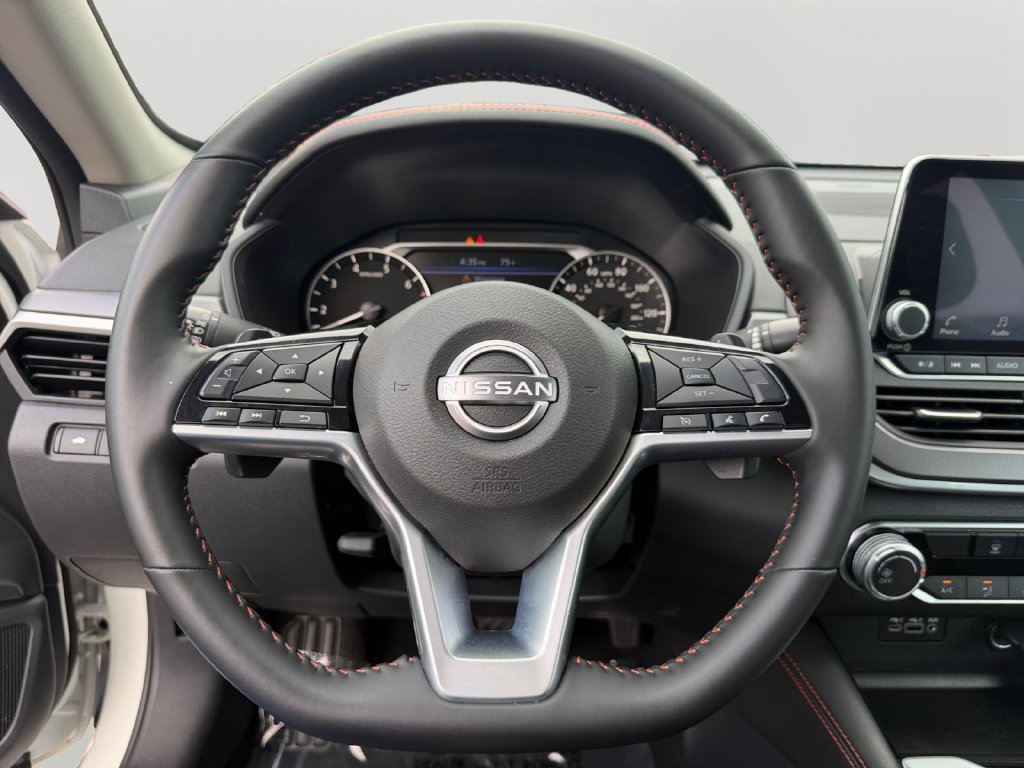 Used 2025 Nissan Altima 2.5 SR AWD/4WD image 19