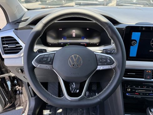 New 2025 Volkswagen Taos SE image 18