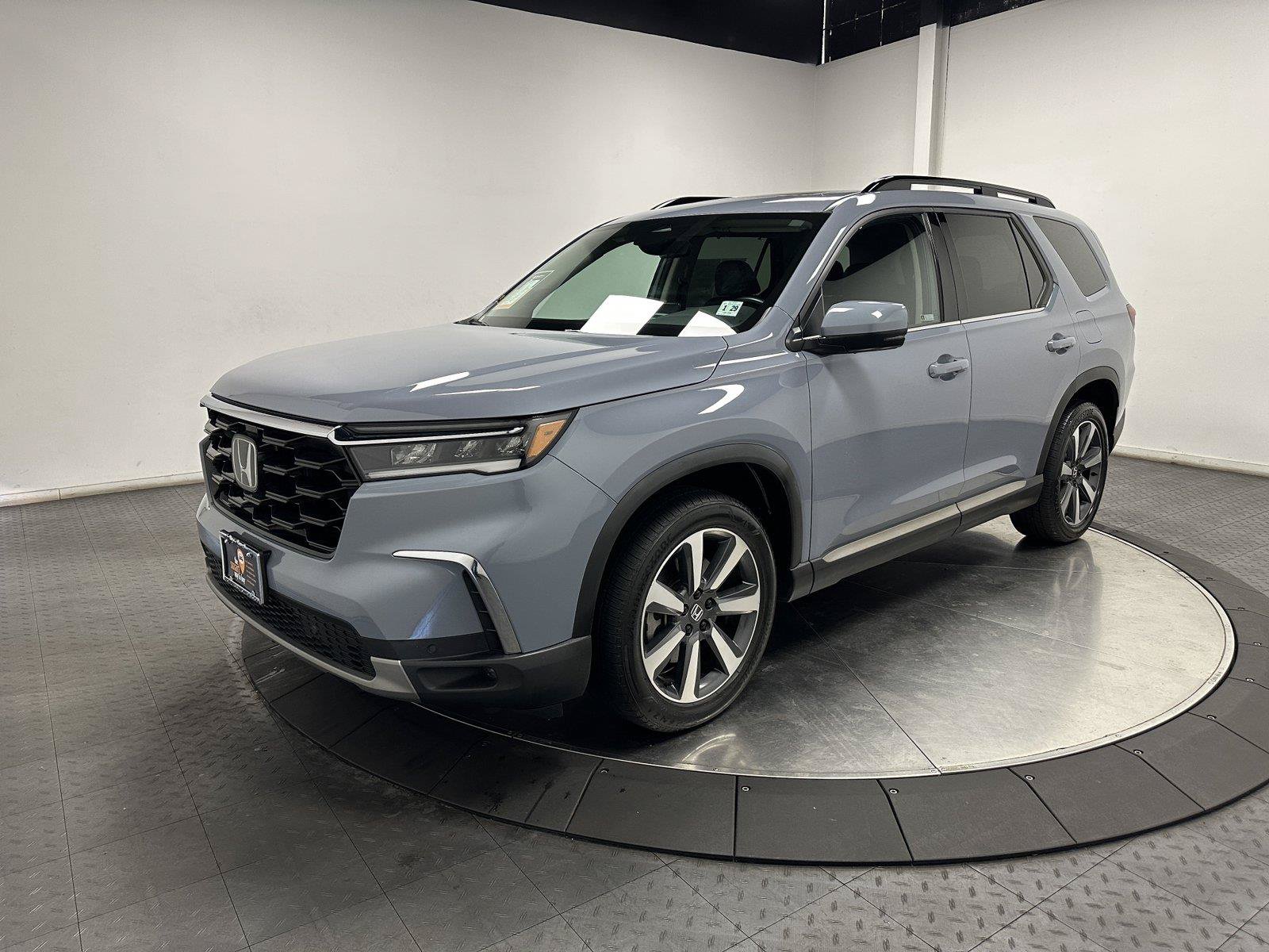 Certified 2024 Honda Pilot Touring image 1