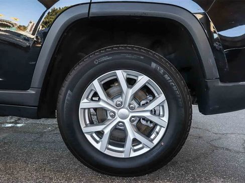 Used 2023 Jeep Grand Cherokee Limited image 10