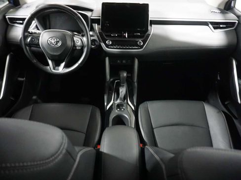 Used 2023 Toyota Corolla Cross XLE image 18