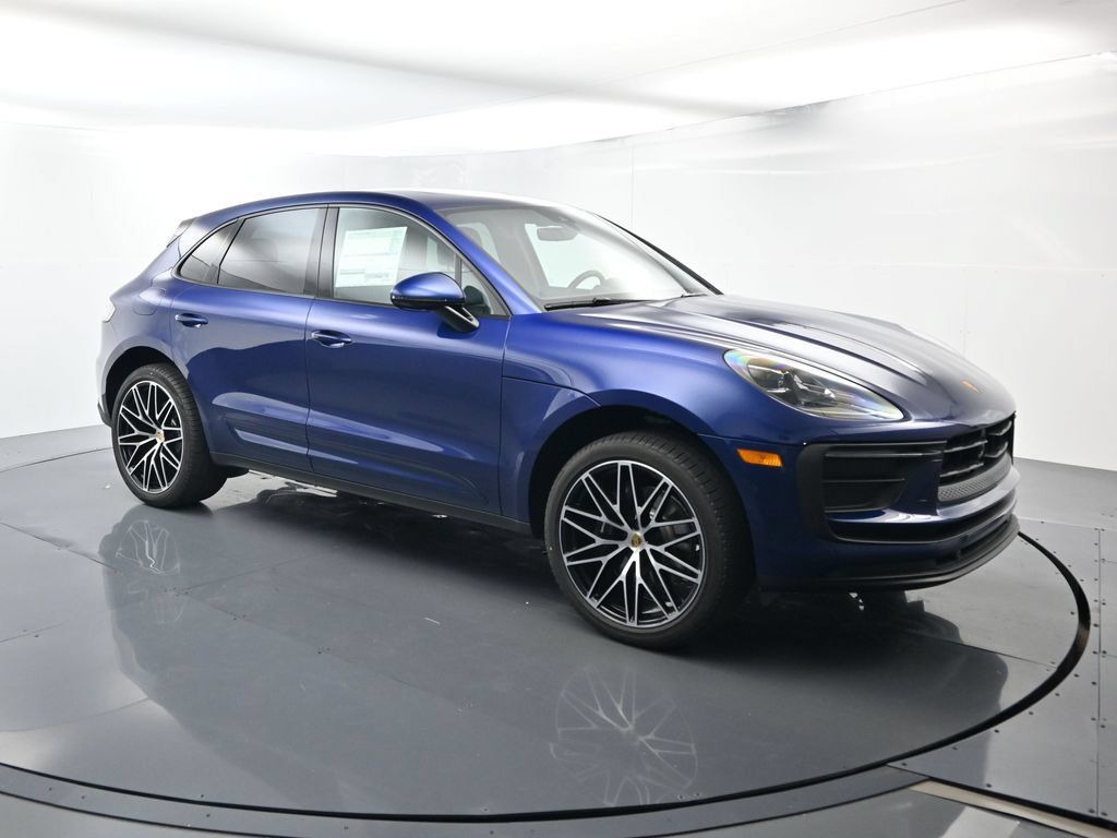 Certified 2025 Porsche Macan AWD/4WD image 17