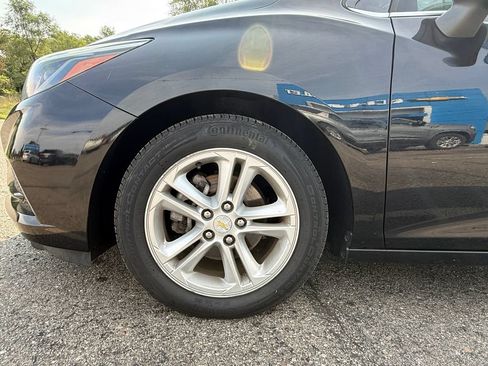 Certified 2018 Chevrolet Cruze LT w/ Convenience Package FWD image 11