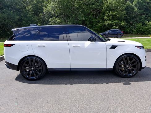 Used 2025 Land Rover Range Rover Sport SE AWD/4WD image 22