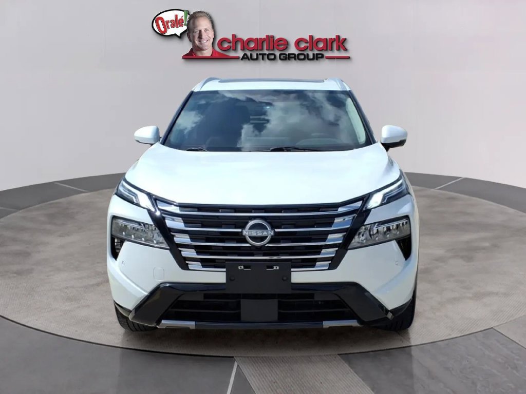 Certified 2025 Nissan Rogue Platinum FWD image 8