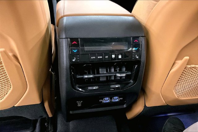 Used 2021 Jeep Grand Cherokee L Summit w/ Luxury Tech Group V AWD/4WD image 34