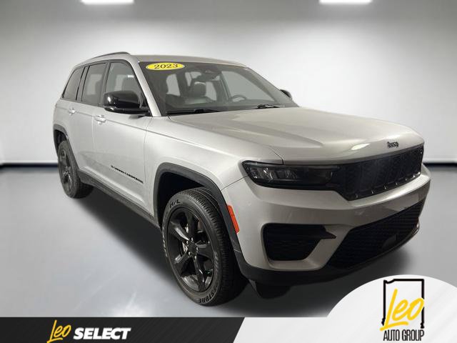 Used 2023 Jeep Grand Cherokee Altitude RWD image 4
