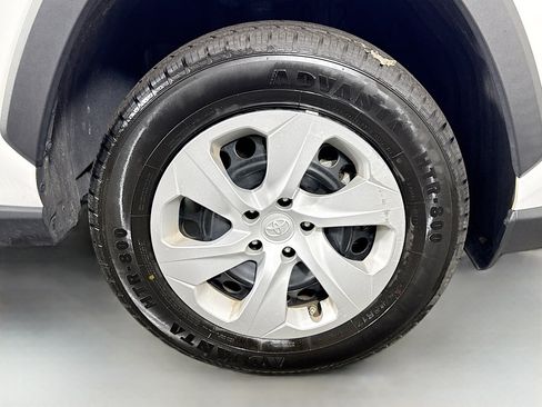 Used 2024 Toyota RAV4 LE FWD image 31