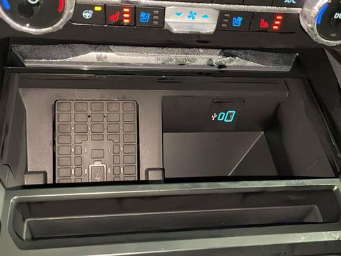 New 2026 Ford F250 Lariat w/ Black Appearance Package image 18