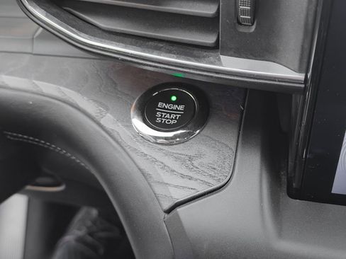 Certified 2020 Ford Explorer Platinum w/ Premium Technology Package image 23