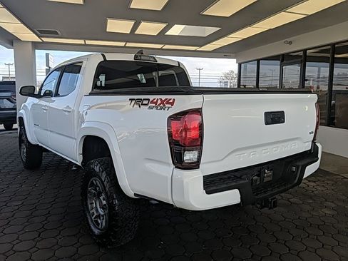 Used 2019 Toyota Tacoma TRD Sport image 10