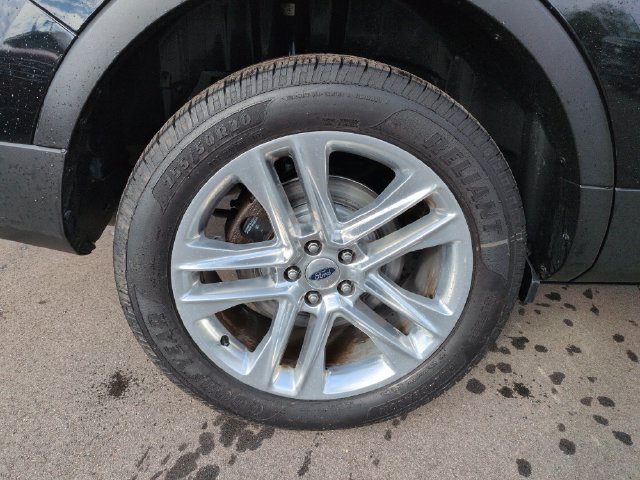 Used 2017 Ford Explorer XLT w/ Equipment Group 202A AWD/4WD image 12